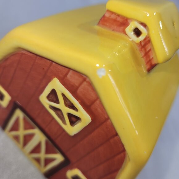 Salt & Pepper Shakers Set John Deer Barn & Grain Silo - Picture 2 of 5